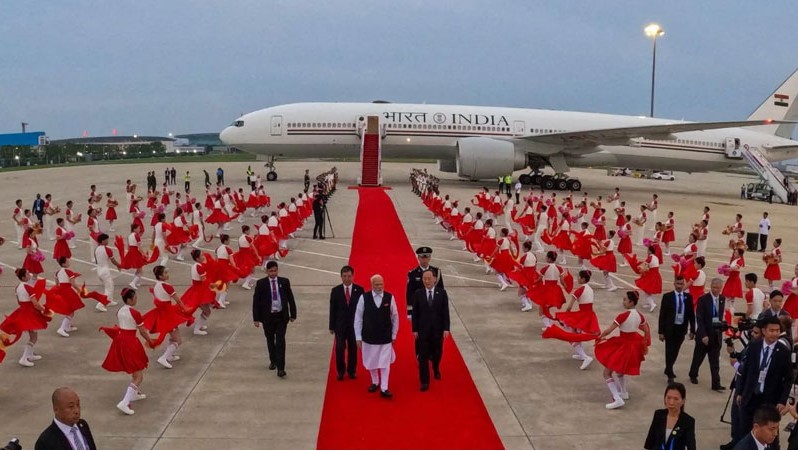 বন্ধুত্বের বার্তা নিয়ে চীনে মোদী, গলবে বরফ?