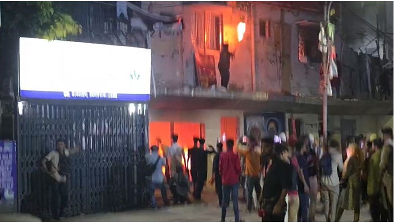 জাতীয় পার্টির কেন্দ্রীয় কার্যালয়ে আবার আগুন-ভাঙচুর