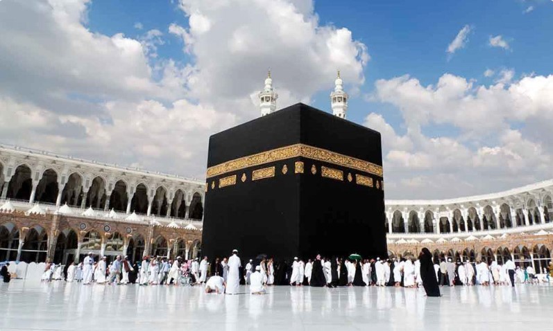 হজের ৩ প্যাকেজ ঘোষণা, বিমান ভাড়া কমলো