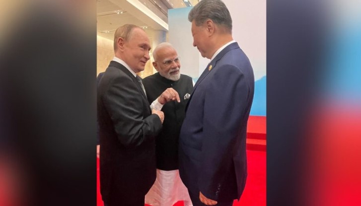 হাতে হাত, মুখে হাসি—কী বার্তা দিচ্ছেন শি, পুতিন, মোদী?