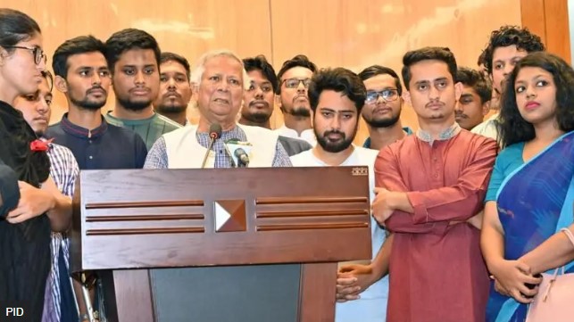 উপদেষ্টাদের 'সেফ এক্সিট' প্রসঙ্গ কেন তুললেন এনসিপি নেতারা?