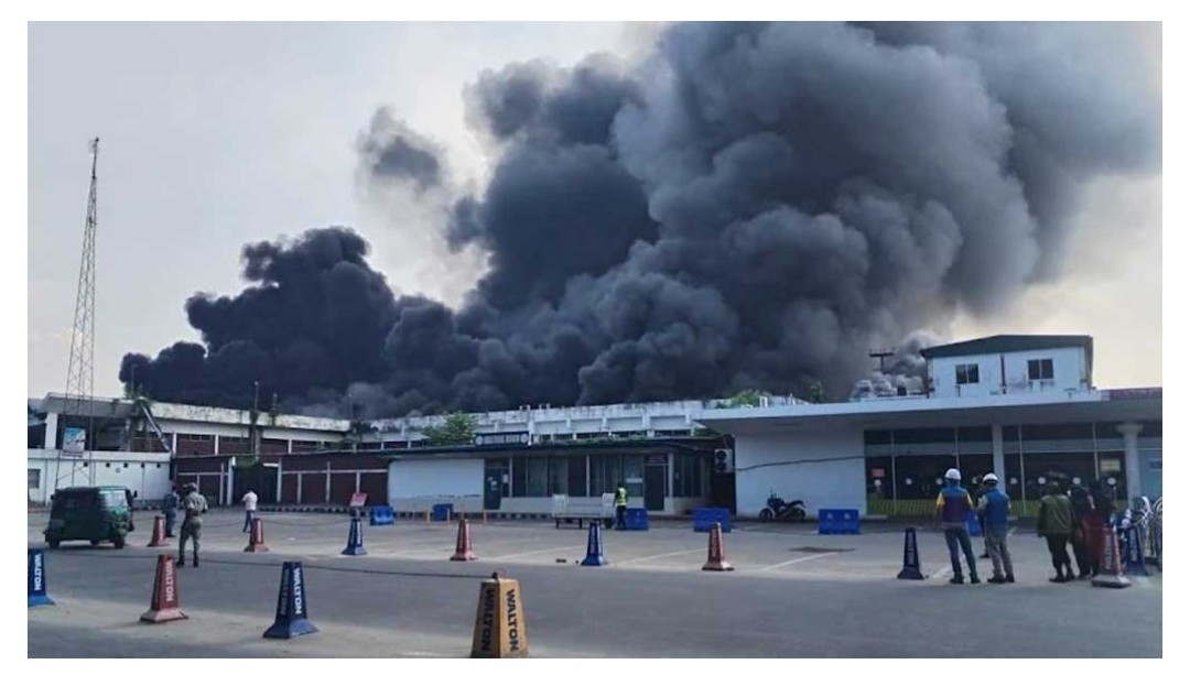 শাহজালাল বিমানবন্দরে আগুন, ফ্লাইট ওঠানামা বন্ধ