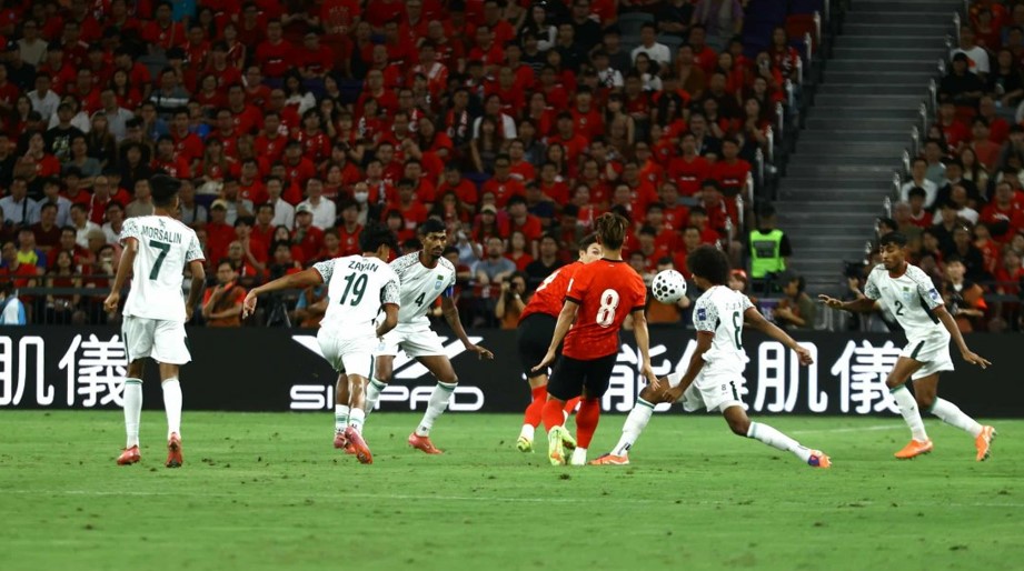 হংকংয়ের সঙ্গে ১০ জনের ফুটবল লড়াইয়ে বাংলাদেশের ড্র