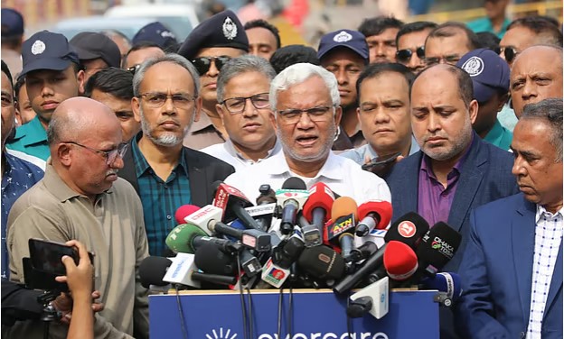 খালেদা জিয়া চিকিৎসা নিতে পারছেন, গুজবে কান না দেওয়ার আহ্বান