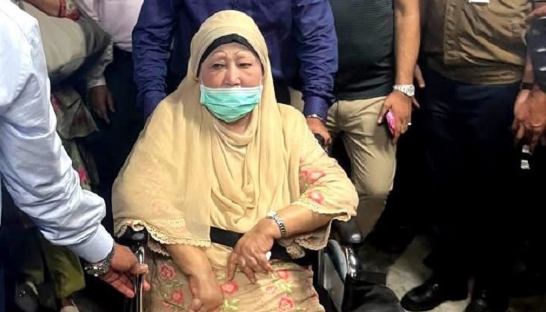খালেদা জিয়া ‘বিমান ভ্রমণে সক্ষম নন’, মত মেডিকেল বোর্ডের