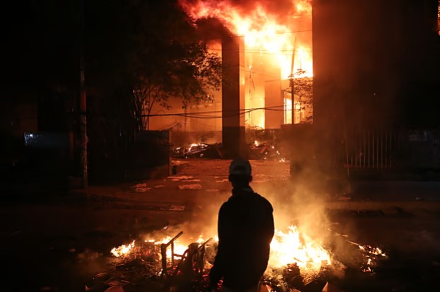 পত্রিকা ও ছায়ানটে আগুন, হামলাকারীদের ধরতে অভিযান