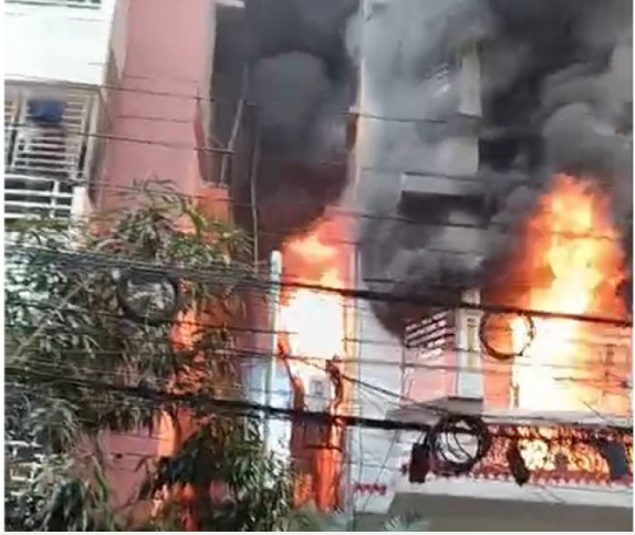 উত্তরায় আবাসিক ভবনে অগ্নিকাণ্ড: দুই পরিবারের ৬জনের প্রাণহানি