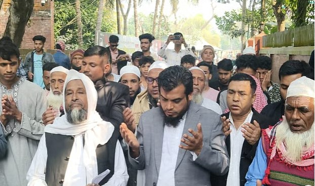 টুঙ্গিপাড়ায় বিএনপির ‘বিদ্রোহী’ প্রার্থী, বঙ্গবন্ধুর কবর জিয়ারত করে প্রচারণা শুরু