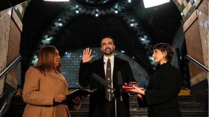 কোরান স্পর্শ করে শপথ নিলেন নিউ ইয়র্কের মেয়র জোহরান মামদানি