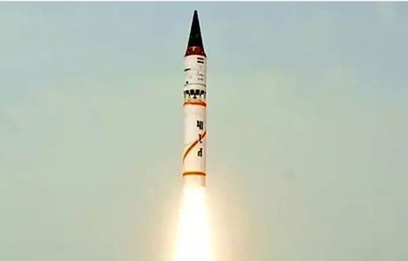 অগ্নি-৫এর শক্তি দেখিয়ে পাকিস্তানকে পারমাণবিক হুমকির জবাব দিলো ভারত