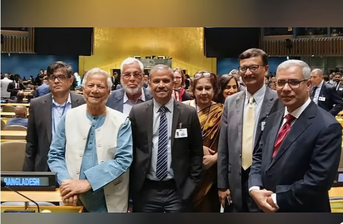 প্রধান উপদেষ্টার সফরসঙ্গীর বড় তালিকা নিয়ে প্রশ্ন