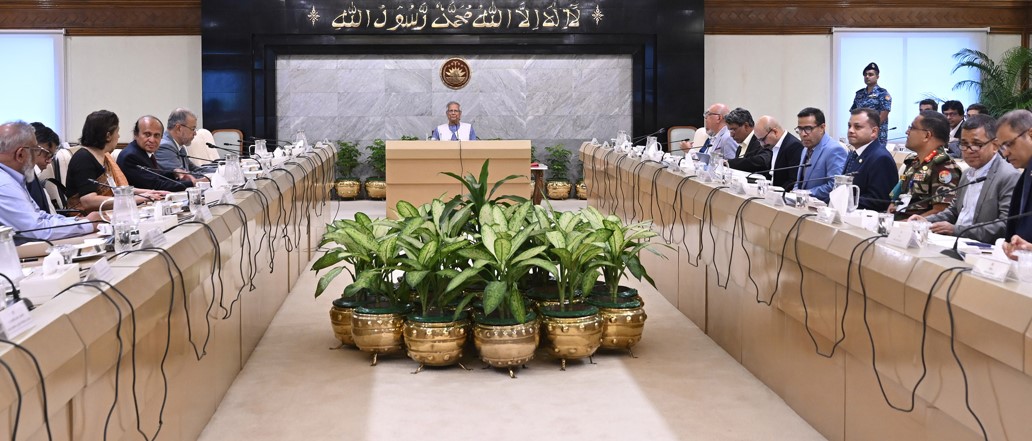 বিশেষজ্ঞদের সঙ্গে সরকারের জরুরি বৈঠক: ‘বাংলাদেশে বড় ধরনের ভূমিকম্পের ঝুঁকি কম’