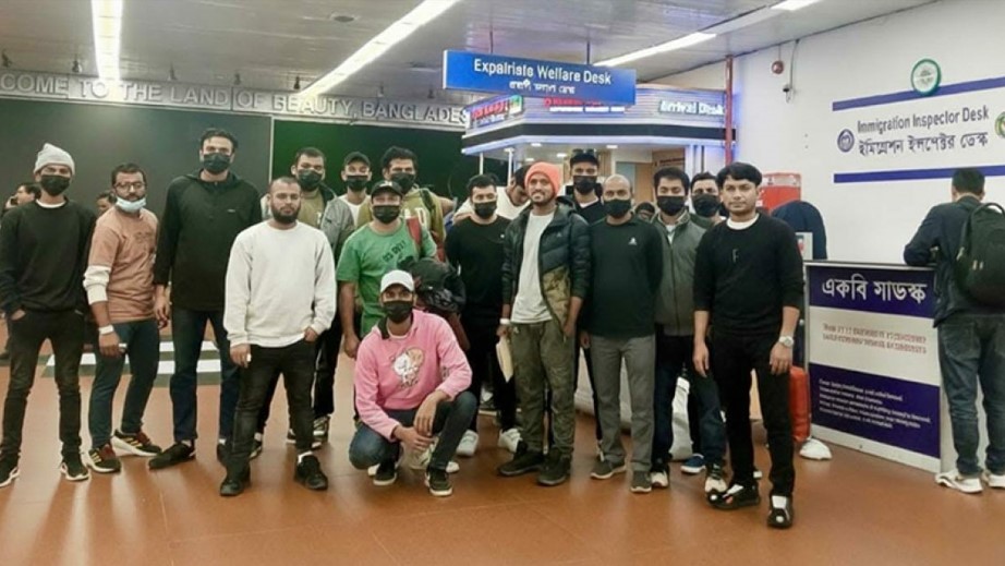 শূন্য হাতে আরও ৩৯ বাংলাদেশিকে ফেরত পাঠালো যুক্তরাষ্ট্র