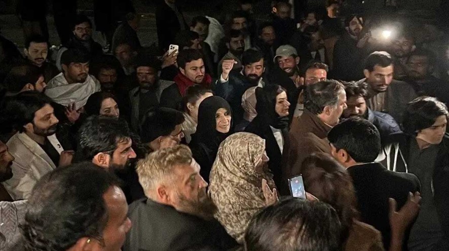 ‘ইমরান খান সুস্থ’, কারাগারে সাক্ষাতের পর জানালেন বোন উজমা