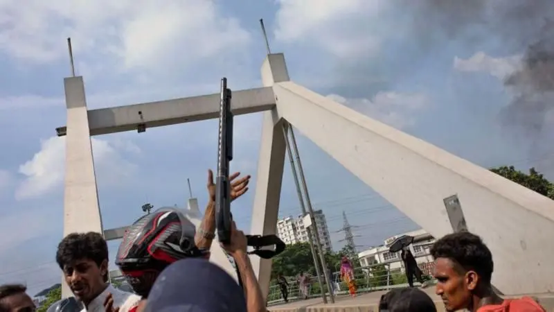 পুরস্কার ঘোষণা করে কী লাভ হলো? লুটের অস্ত্র অপরাধীদের হাতে, নির্বাচন ঘিরে 'বাড়তি উদ্বেগ'